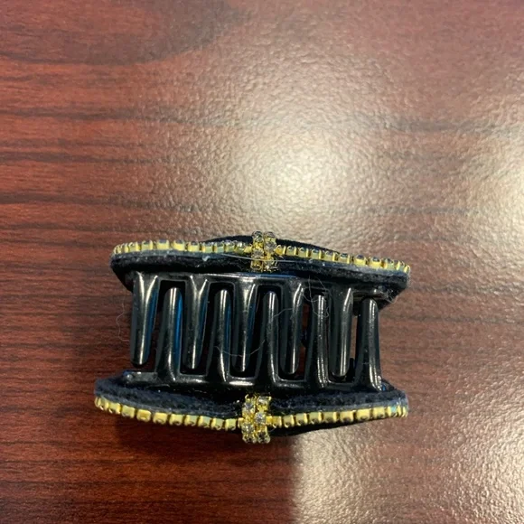 Black Velvet Hair Clip - Picture 3 of 4